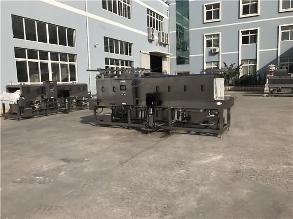 热水循环洗箱机,解决细菌残留 提升效率80%